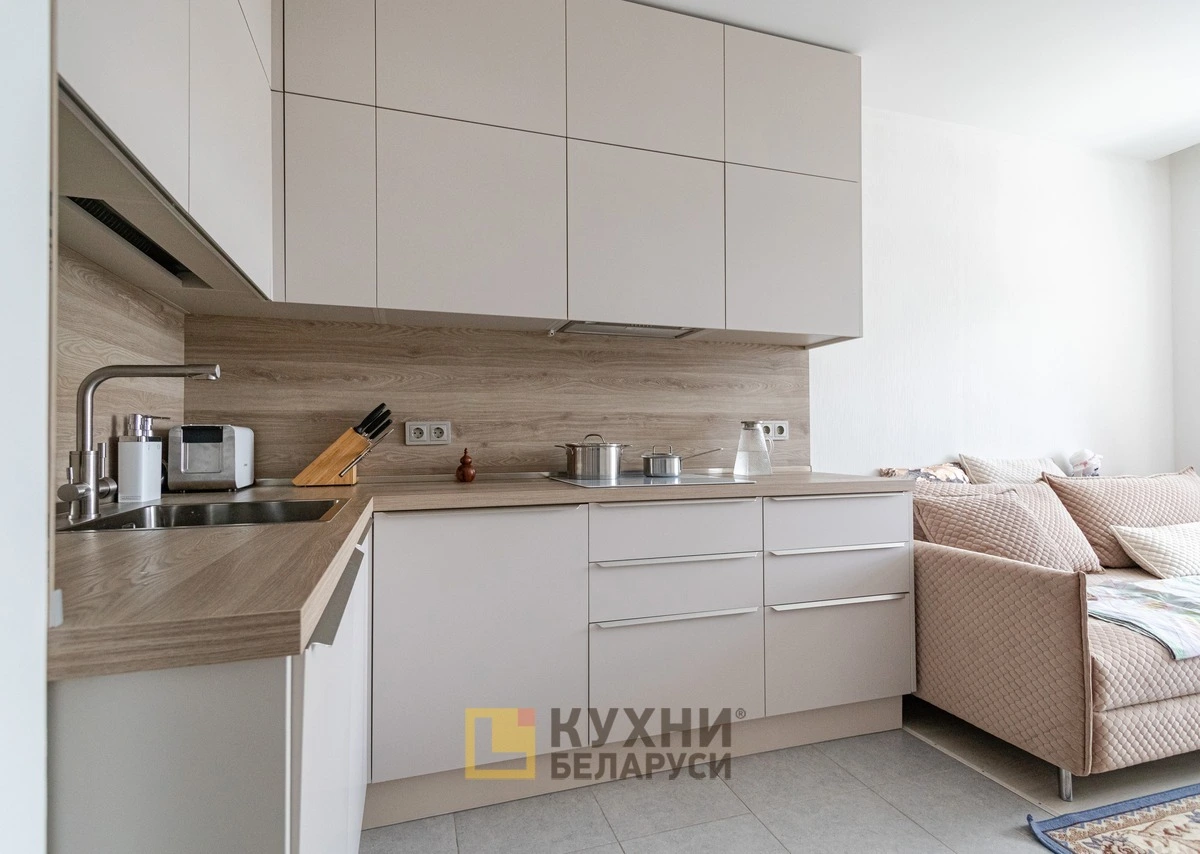Кухни 15 кв. метров: варианты планировки и дизайн с диваном
